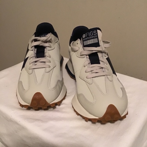 🔥New Balance 327 Figs, size 6.5, new condition, see photos, gorgeous - Picture 6 of 7